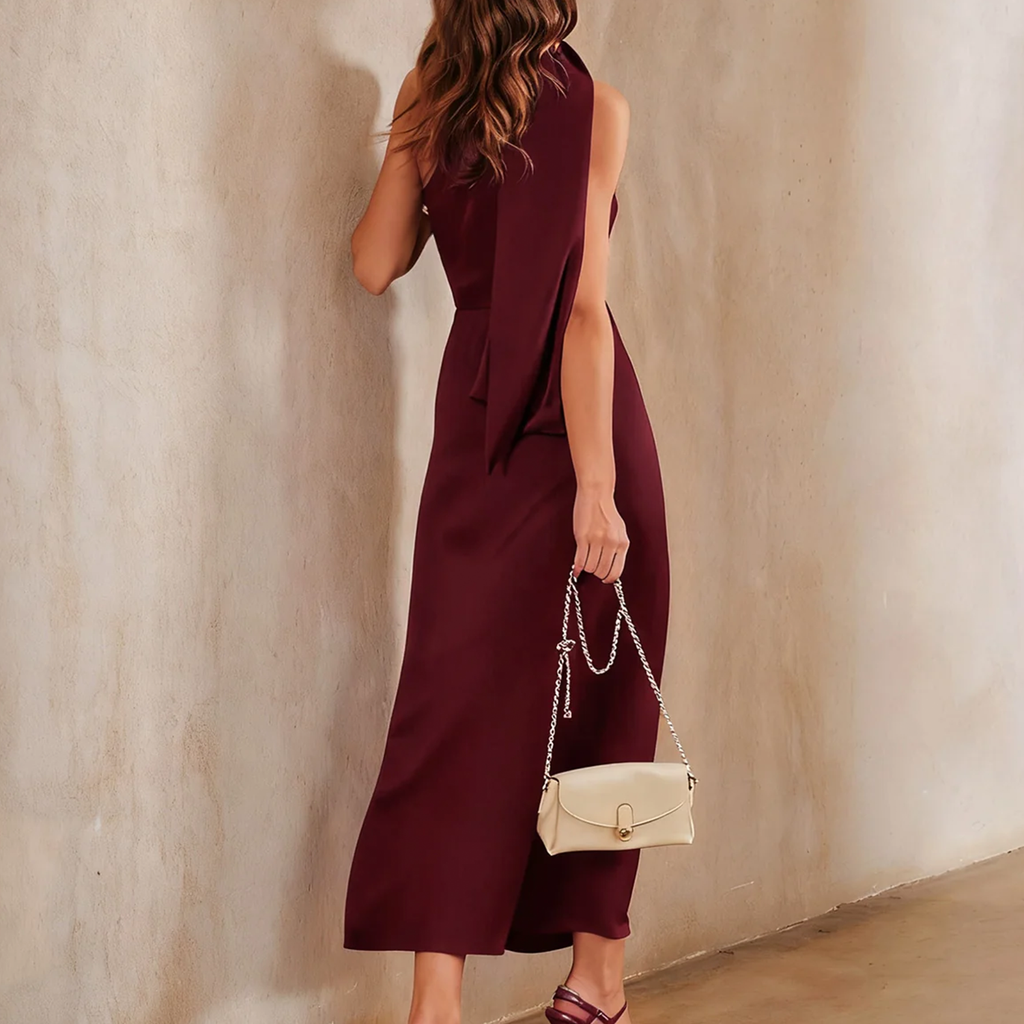 Weinrotes One‑Shoulder‑Midi‑Kleid mit Bindedetail und A‑Linien‑Schnitt
