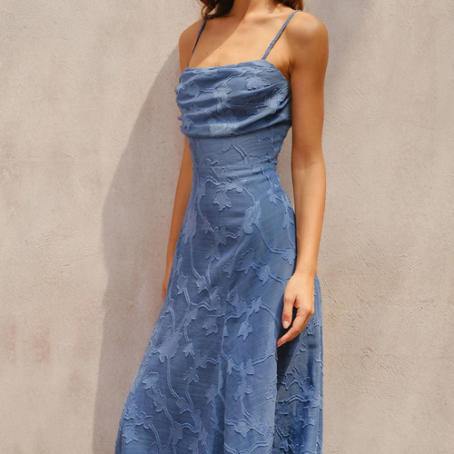 Blaues Jacquard‑Slip‑Maxikleid mit quadratischem Ausschnitt und Kreuzrücken