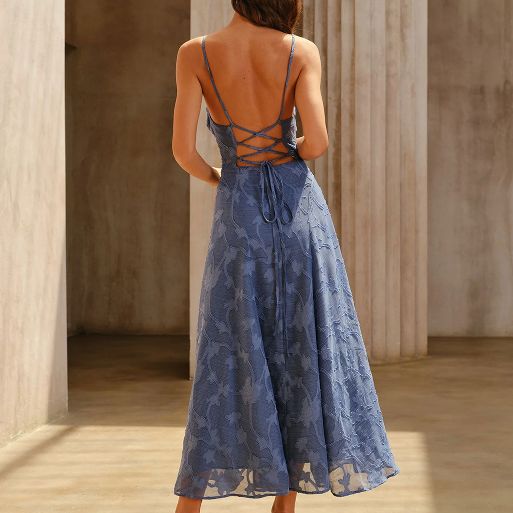 Blaues Jacquard‑Slip‑Maxikleid mit quadratischem Ausschnitt und Kreuzrücken