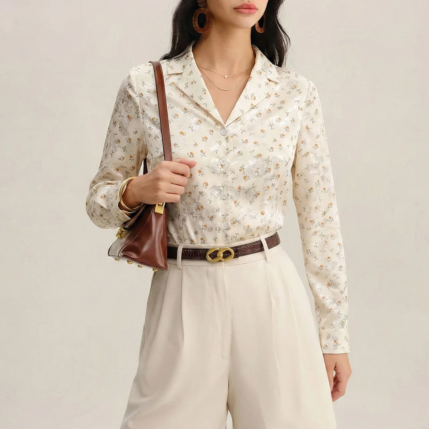 Aprikot‑farbene florale Bluse mit Reverskragen und regulärem Schnitt