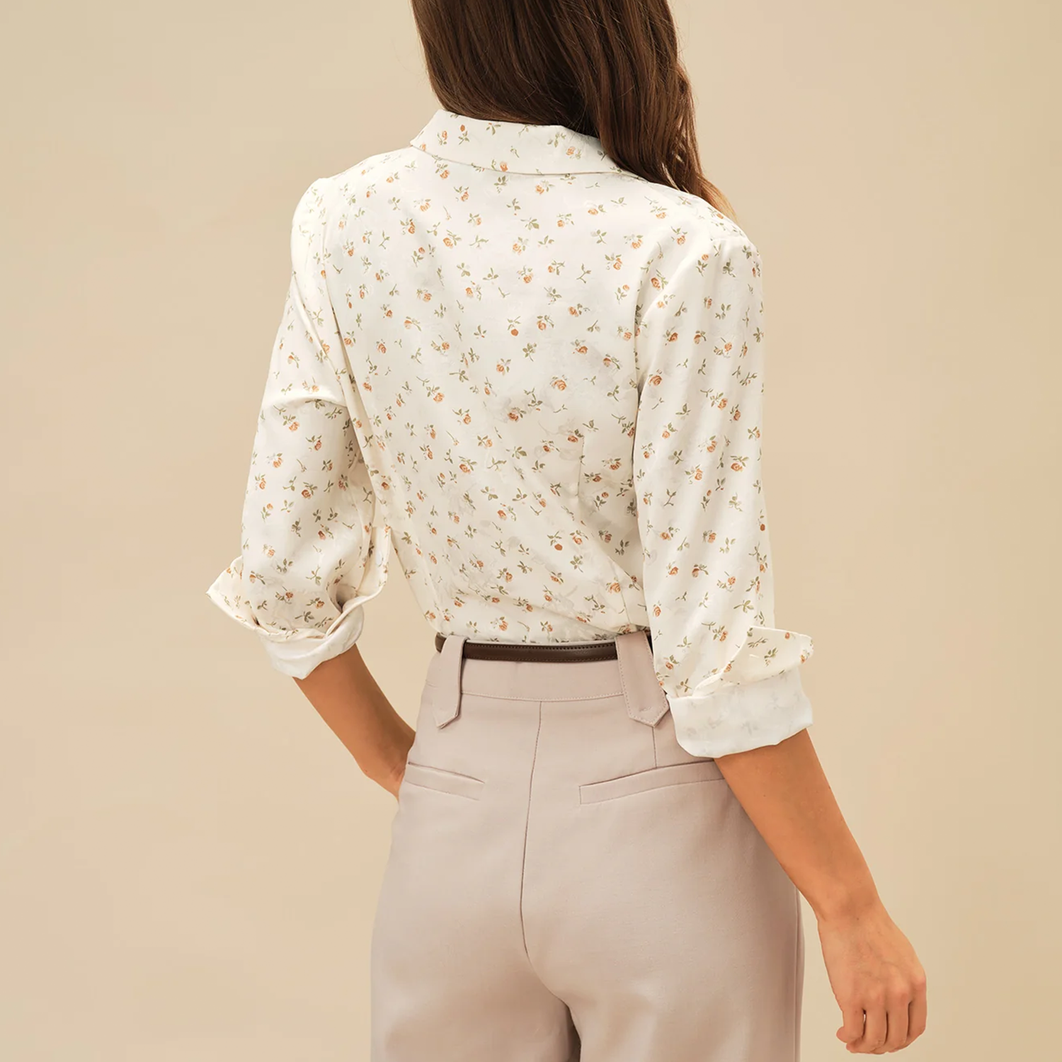 Aprikot‑farbene florale Bluse mit Reverskragen und regulärem Schnitt